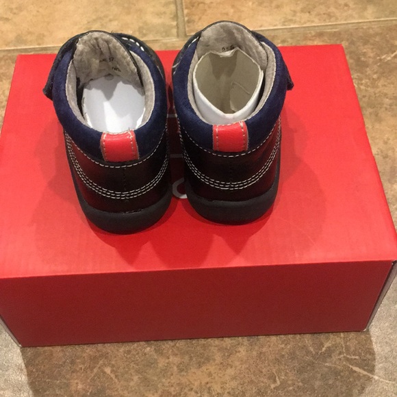 See Kia Run Owen Black Size 4 Toddler Booties - Picture 3 of 4